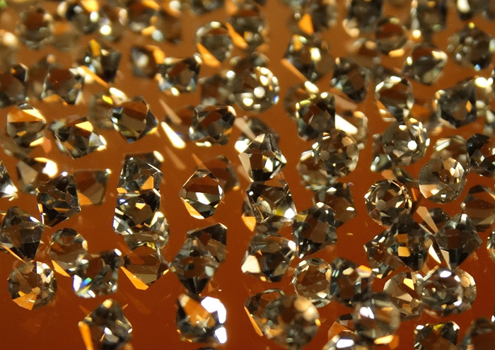 zirconia-686862_1920.jpg